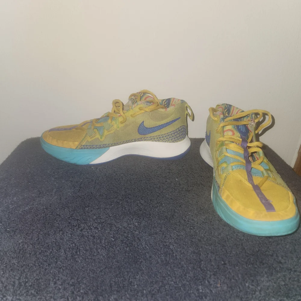 Kyrie Nike Flytrap 6 Kids Sneakers Yellow Size 5.5Y